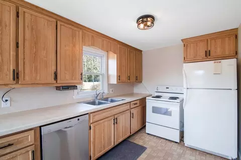 94 Aldrew Ter, Springfield, MA 01119 photo 11