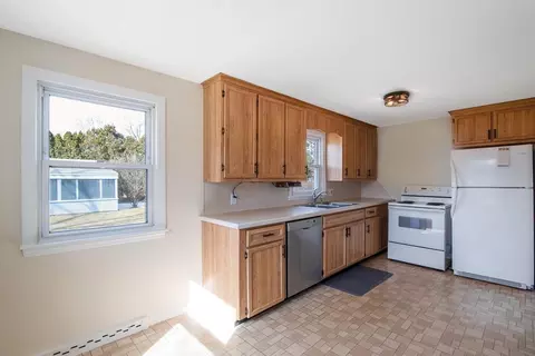 94 Aldrew Ter, Springfield, MA 01119 photo 9