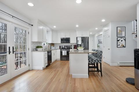 405 Blossom Hill Dr, Fall River, MA 02722 photo 9