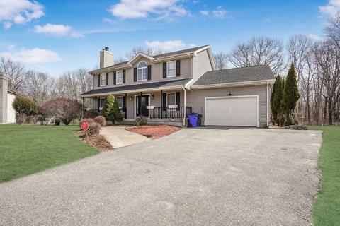 405 Blossom Hill Dr, Fall River, MA 02722 photo 1