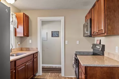 83 Pennsylvania Ave, Springfield, MA 01118 photo 10