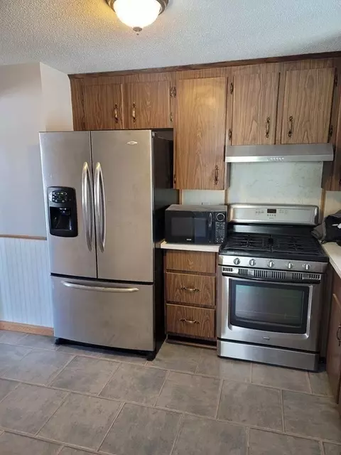 1114 Elsbree St, Fall River, MA 02720 photo 11