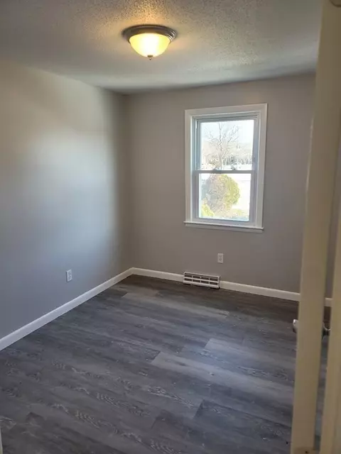 1114 Elsbree St, Fall River, MA 02720 photo 8