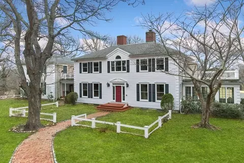 2051 Main St, Barnstable, MA 02668