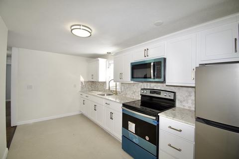 61 Suzanne St, Springfield, MA 01104 photo 10
