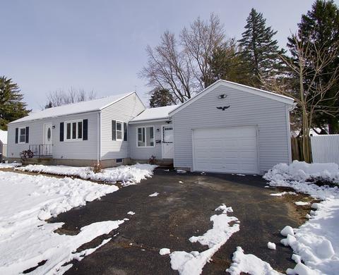 61 Suzanne St, Springfield, MA 01104 photo 2