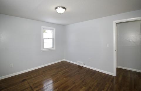 61 Suzanne St, Springfield, MA 01104 photo 17