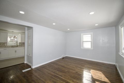 61 Suzanne St, Springfield, MA 01104 photo 4