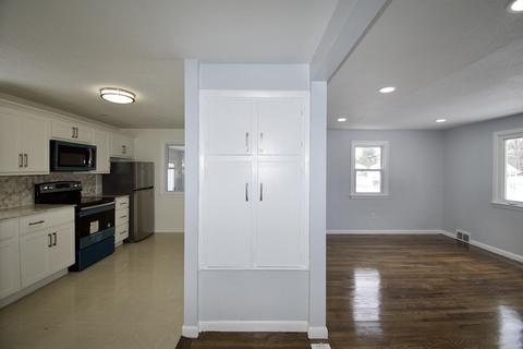 61 Suzanne St, Springfield, MA 01104 photo 8