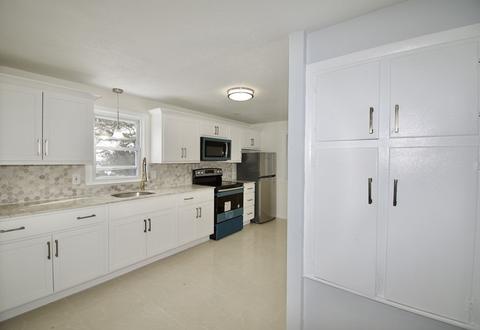 61 Suzanne St, Springfield, MA 01104 photo 9
