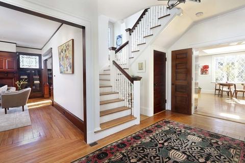 240 Clinton Rd, Brookline, MA 02445 photo 4