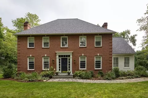 19 Country Club Dr, Northbridge, MA 01588