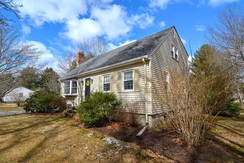109 Pine St, Mansfield, MA 02048 photo 2