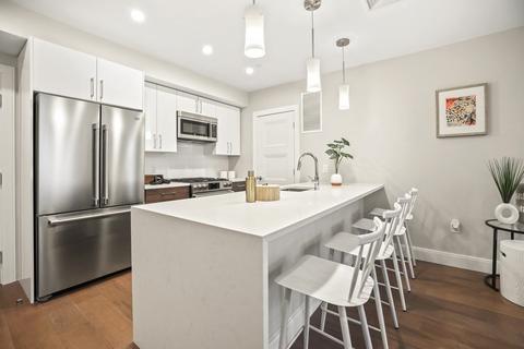 425 Lagrange St #212, Boston, MA 02132