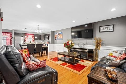 7 S Maxwell Ct, Worcester, MA 01607 photo 4