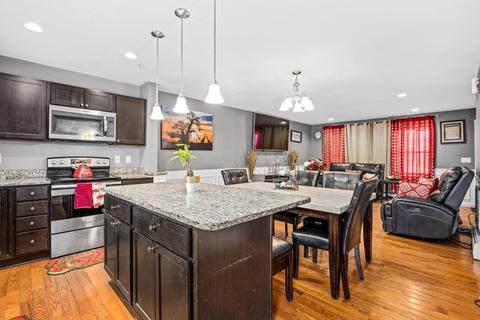 7 S Maxwell Ct, Worcester, MA 01607 photo 10