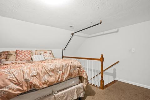 7 S Maxwell Ct, Worcester, MA 01607 photo 15
