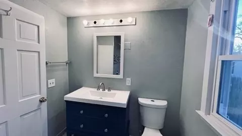 34 Border St, Springfield, MA 01104 photo 8