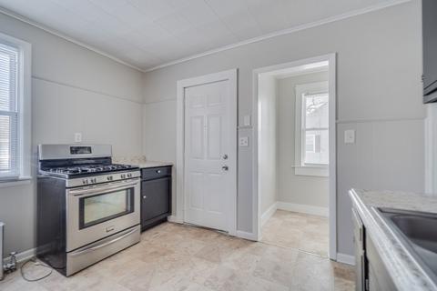 35 Stuart St, Springfield, MA 01119 photo 9