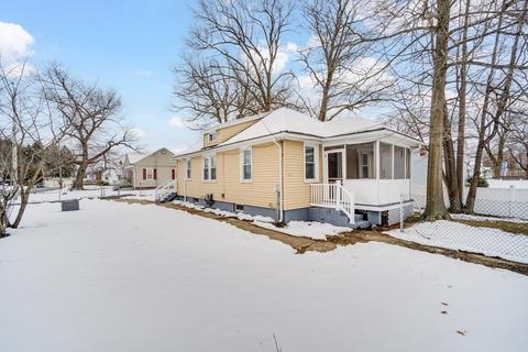 35 Stuart St, Springfield, MA 01119 photo 1
