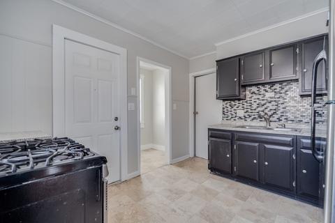35 Stuart St, Springfield, MA 01119 photo 11