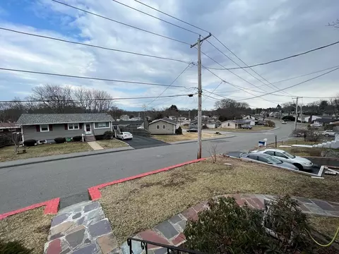 32 Devine Rd, Randolph, MA 02368 photo 2