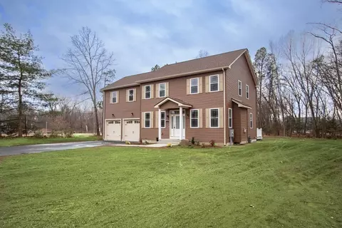 138 W Crystal Brook Dr, Springfield, MA 01118