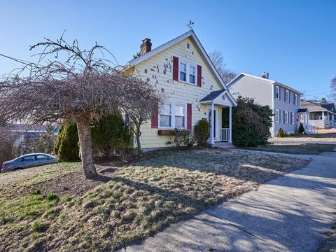 38 Endicott Rd, Stoneham, MA 02180 photo 1