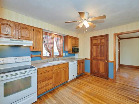 38 Endicott Rd, Stoneham, MA 02180 photo 10