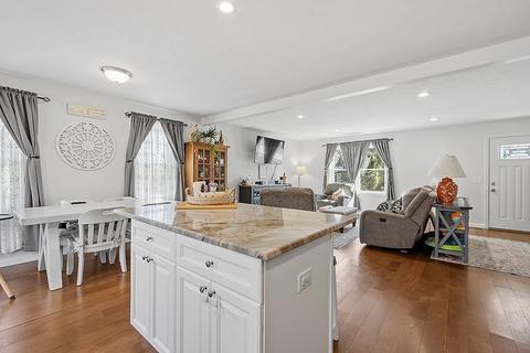 36 Pine St, Dudley, MA 01571 photo 9