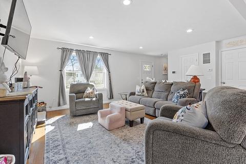 36 Pine St, Dudley, MA 01571 photo 3