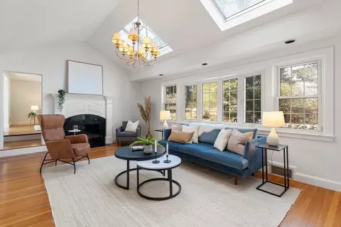 19 Byron Rd, Weston, MA 02493 photo 4