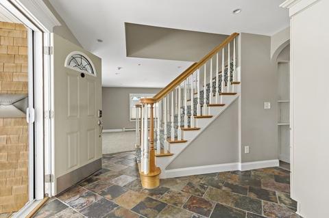 5 Sandra Ln, Reading, MA 01867 photo 4