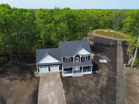 66 Magnolia Dr, Swansea, MA 02777