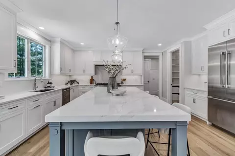 19 Willow Cir, Mashpee, MA 02649 photo 5