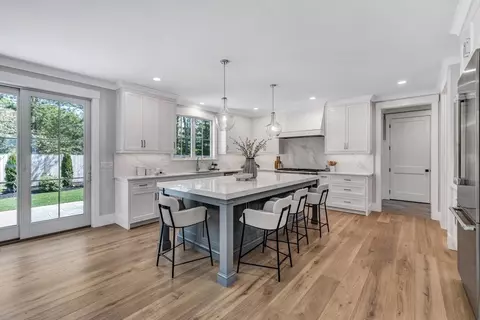 19 Willow Cir, Mashpee, MA 02649 photo 4