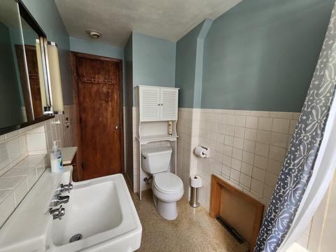 16 Adams St, Chicopee, MA 01013 photo 8