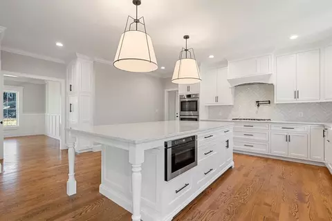 4 Lorenzo Dr, Southborough, MA 01772