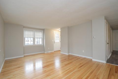 31 Cottonwood Ln, Springfield, MA 01128 photo 5