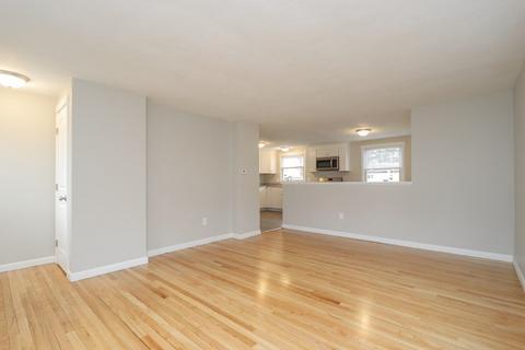 31 Cottonwood Ln, Springfield, MA 01128 photo 4