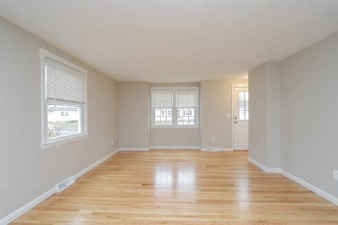 31 Cottonwood Ln, Springfield, MA 01128 photo 2