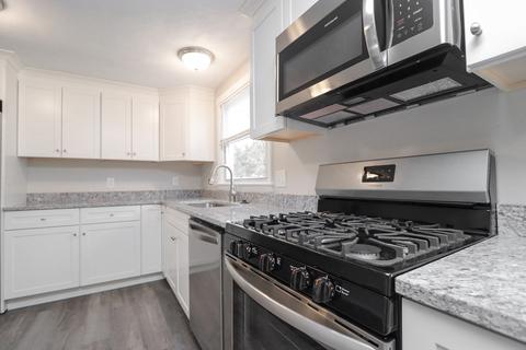 31 Cottonwood Ln, Springfield, MA 01128 photo 9