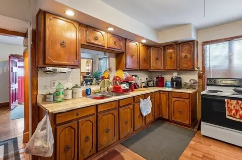 22 Pasadena St, Springfield, MA 01108 photo 8