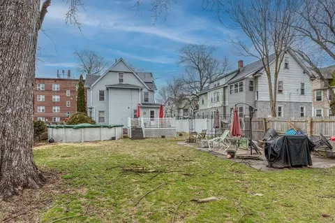 22 Pasadena St, Springfield, MA 01108 photo 4