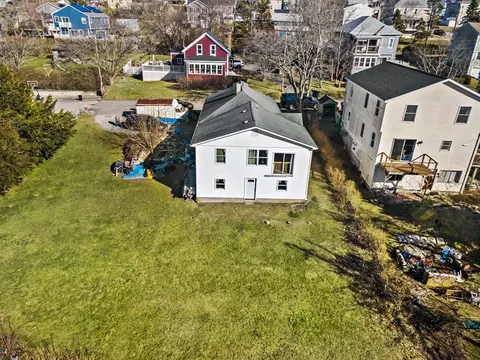 371 Clarkson St, Fall River, MA 02724 photo 4
