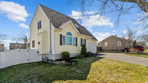 165 Frost St, Fall River, MA 02721 photo 4
