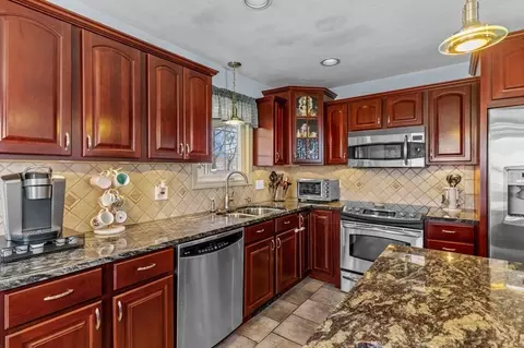 165 Frost St, Fall River, MA 02721 photo 6