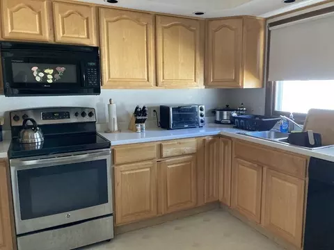 196 Montgomery St, Chicopee, MA 01020 photo 4