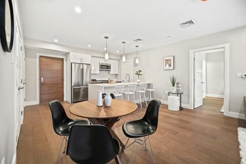 425 Lagrange St #213, Boston, MA 02132