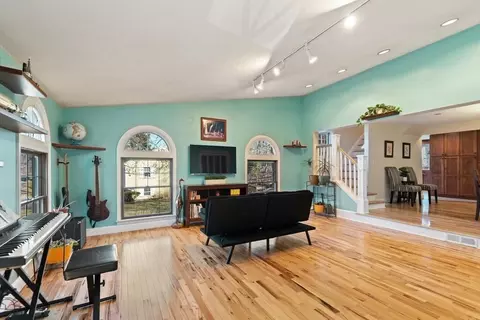 73 Longfellow Rd, Reading, MA 01867 photo 9